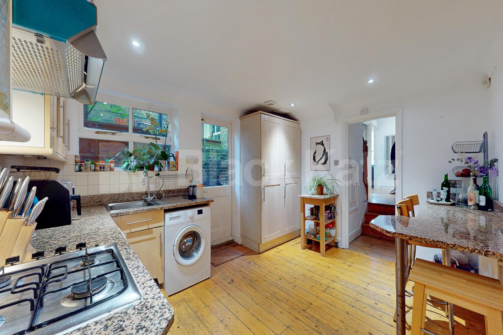 Spacious garden flat on bordering Clapham and Brixton. Ashmere Grove, Clapham / Brixton